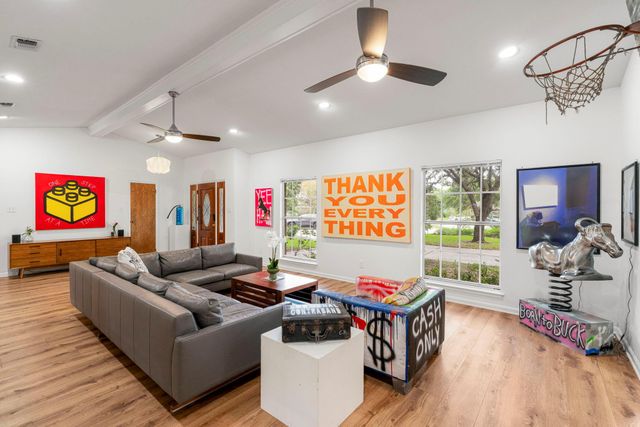 400 Hackberry ST, Lockhart, TX 78644
