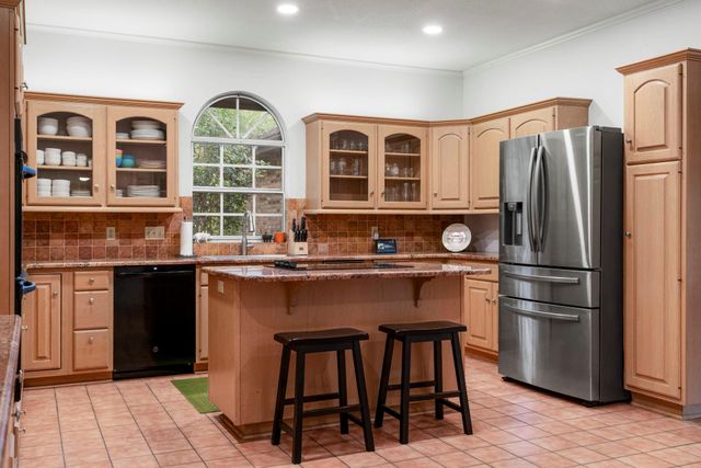 400 Hackberry ST, Lockhart, TX 78644