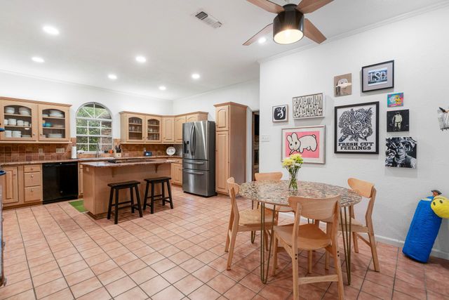 400 Hackberry ST, Lockhart, TX 78644