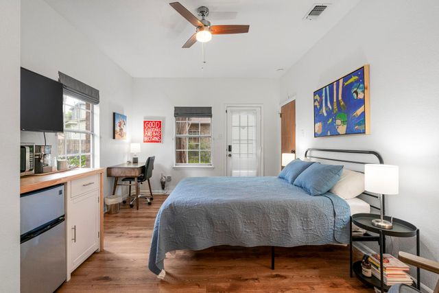 400 Hackberry ST, Lockhart, TX 78644