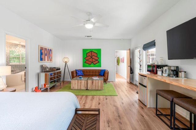 400 Hackberry ST, Lockhart, TX 78644