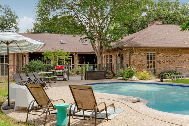 400 Hackberry ST, Lockhart, TX 78644