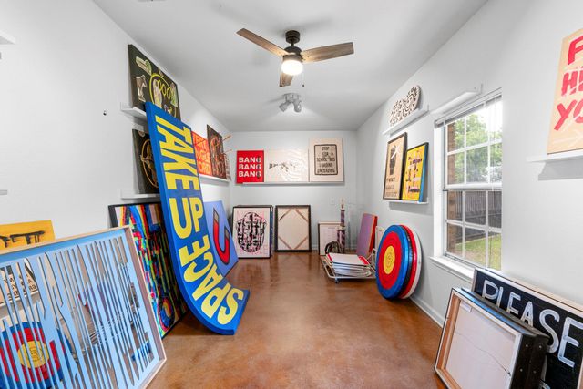 400 Hackberry ST, Lockhart, TX 78644