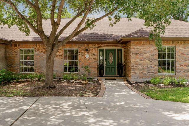 400 Hackberry ST, Lockhart, TX 78644