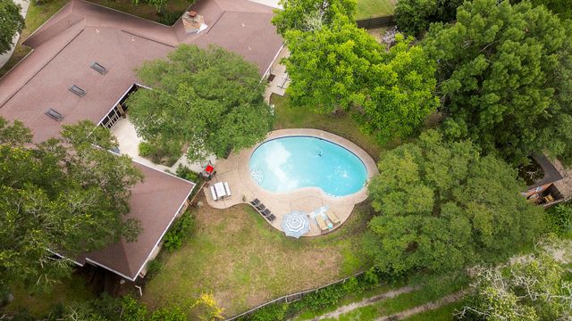 400 Hackberry ST, Lockhart, TX 78644