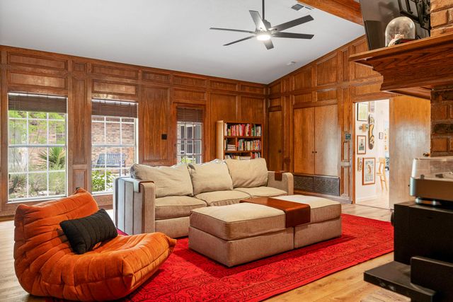 400 Hackberry ST, Lockhart, TX 78644