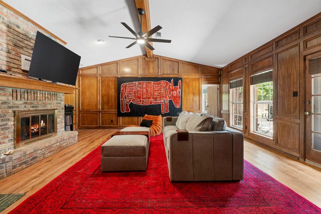 400 Hackberry ST, Lockhart, TX 78644
