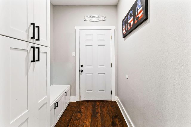 205 Edgewater Drive, Livingston, TX 77351