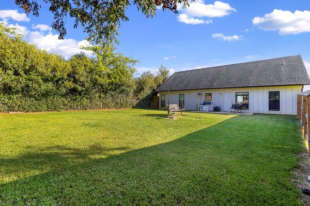 205 Edgewater Drive, Livingston, TX 77351