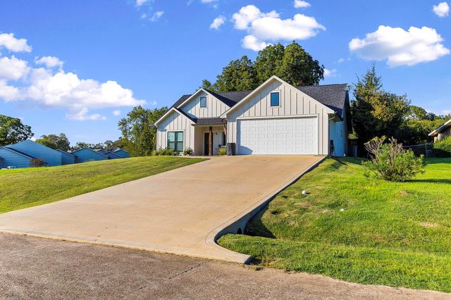 205 Edgewater Drive, Livingston, TX 77351