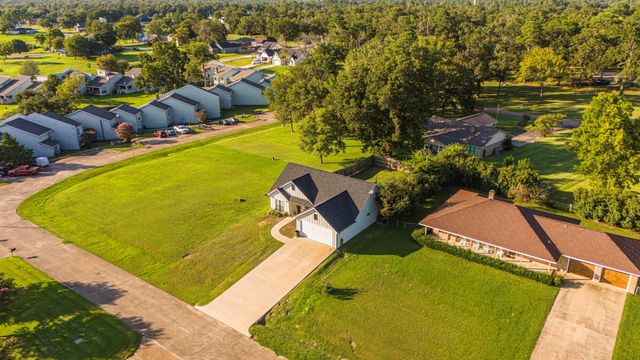 205 Edgewater Drive, Livingston, TX 77351