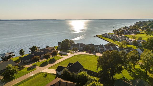 205 Edgewater Drive, Livingston, TX 77351