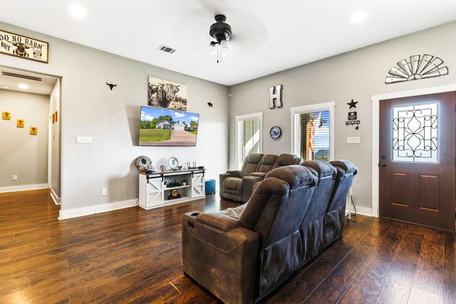 205 Edgewater Drive, Livingston, TX 77351
