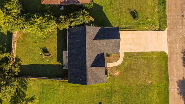205 Edgewater Drive, Livingston, TX 77351