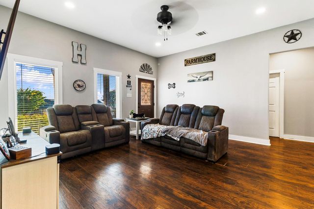 205 Edgewater Drive, Livingston, TX 77351