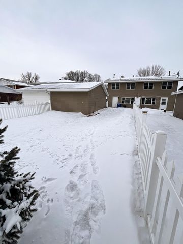 1218 20th Street N, Moorhead, MN 56560