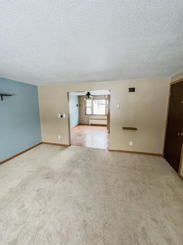 1218 20th Street N, Moorhead, MN 56560