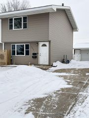 1218 20th Street N, Moorhead, MN 56560