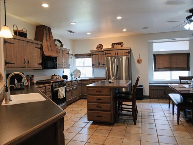 2485 Presidential Drive, Tulare, CA 93274