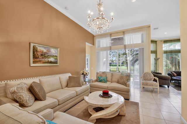 109 Palm Circle, Atlantis, FL 33462