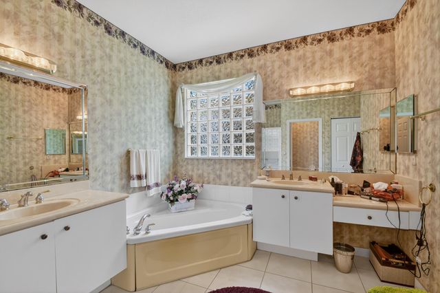 109 Palm Circle, Atlantis, FL 33462