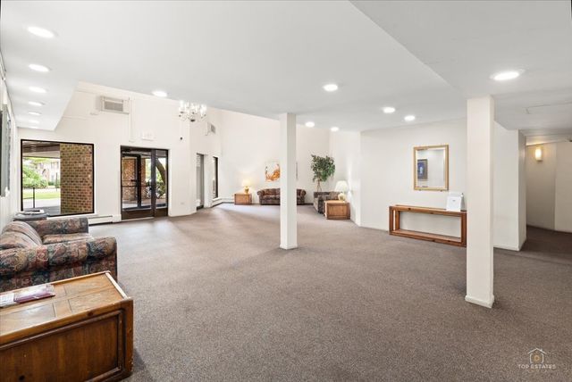 1500 Robin Circle 306, Hoffman Estates, IL 60169
