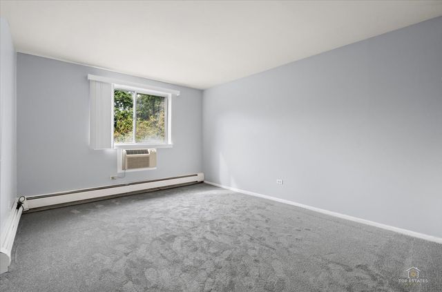 1500 Robin Circle 306, Hoffman Estates, IL 60169