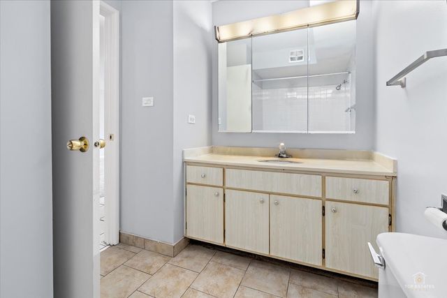 1500 Robin Circle 306, Hoffman Estates, IL 60169