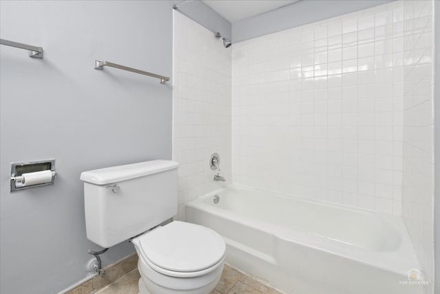 1500 Robin Circle 306, Hoffman Estates, IL 60169