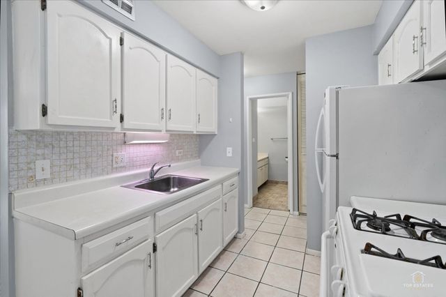 1500 Robin Circle 306, Hoffman Estates, IL 60169