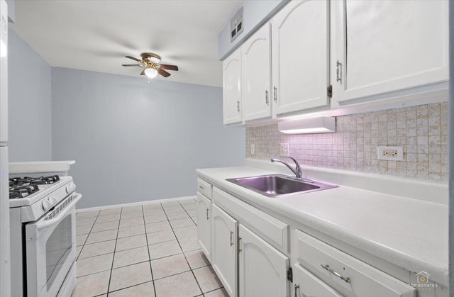 1500 Robin Circle 306, Hoffman Estates, IL 60169