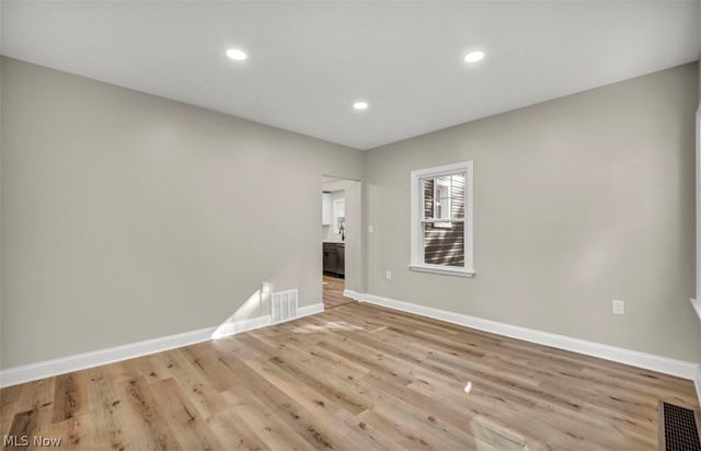 1199 Oxford Road, Cleveland Heights, OH 44121