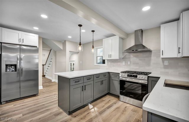 1199 Oxford Road, Cleveland Heights, OH 44121