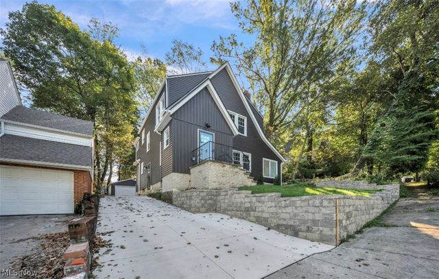 1199 Oxford Road, Cleveland Heights, OH 44121
