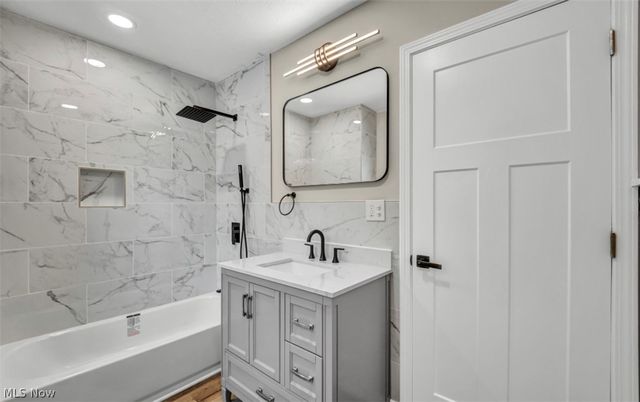 1199 Oxford Road, Cleveland Heights, OH 44121