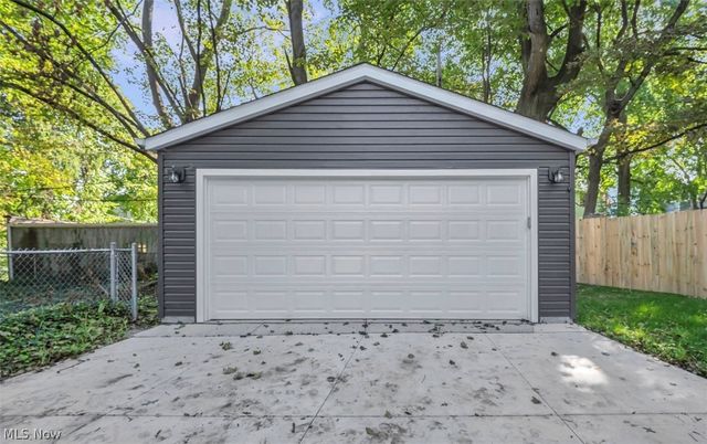 1199 Oxford Road, Cleveland Heights, OH 44121