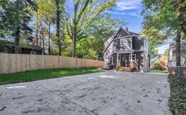 1199 Oxford Road, Cleveland Heights, OH 44121
