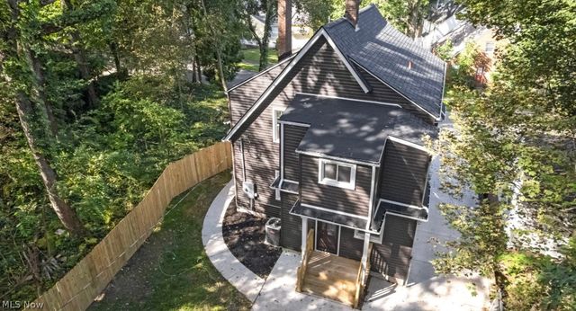 1199 Oxford Road, Cleveland Heights, OH 44121