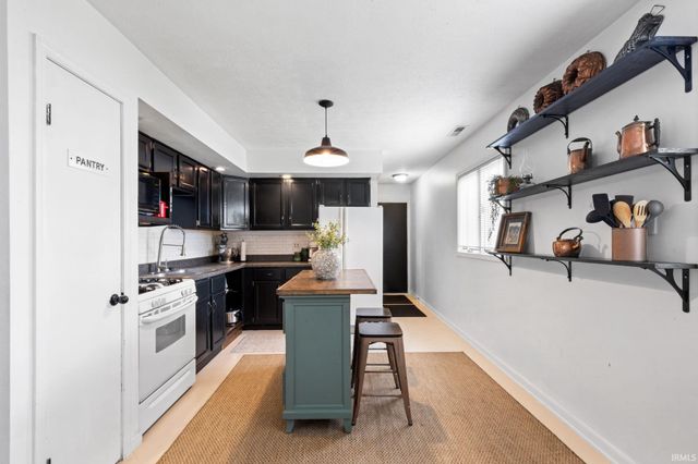 15363 Montecito Drive, Granger, IN 46530