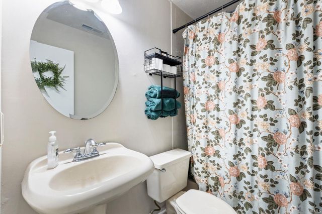 15363 Montecito Drive, Granger, IN 46530