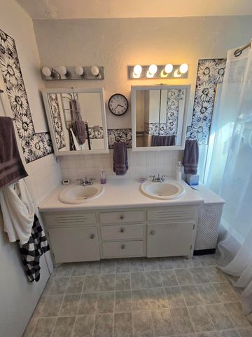 1978 Old Highway 60, Birch Tree, MO 65438