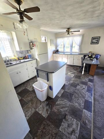 1978 Old Highway 60, Birch Tree, MO 65438