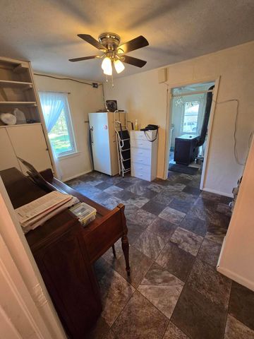 1978 Old Highway 60, Birch Tree, MO 65438