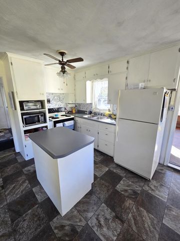 1978 Old Highway 60, Birch Tree, MO 65438