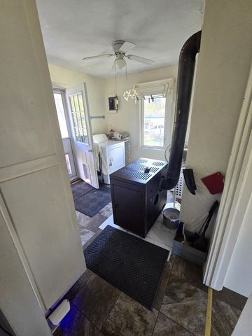 1978 Old Highway 60, Birch Tree, MO 65438