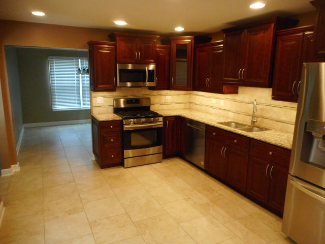 207 Downing Drive, Bloomingdale, IL 60108