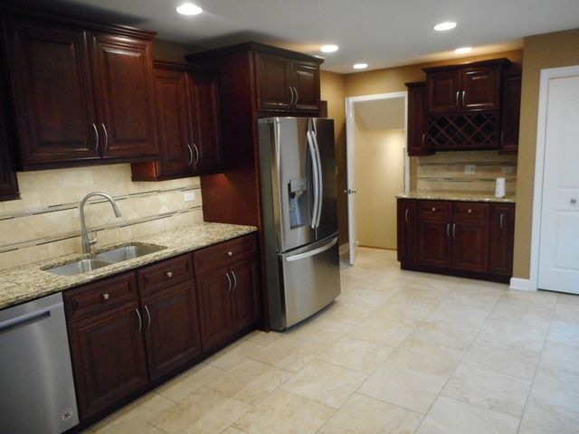 207 Downing Drive, Bloomingdale, IL 60108