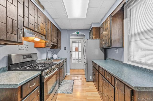 240 N Fulton Avenue, Mount Vernon, NY 10552