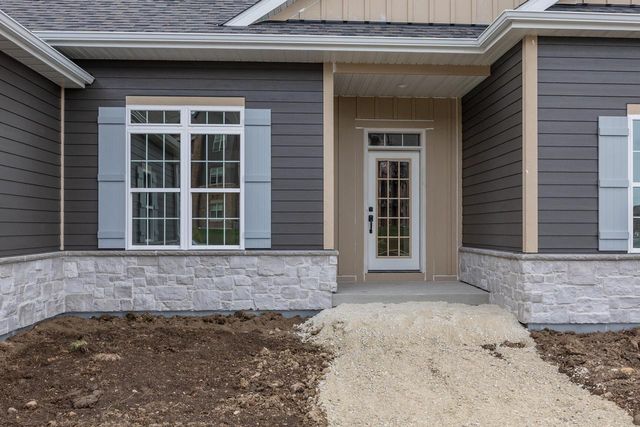 W198N4901 Hickory STREET, Menomonee Falls, WI 53051