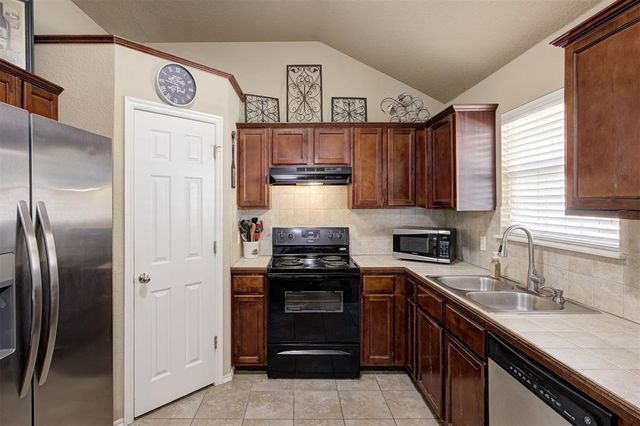 921 Switzerland Avenue, Yukon, OK 73099